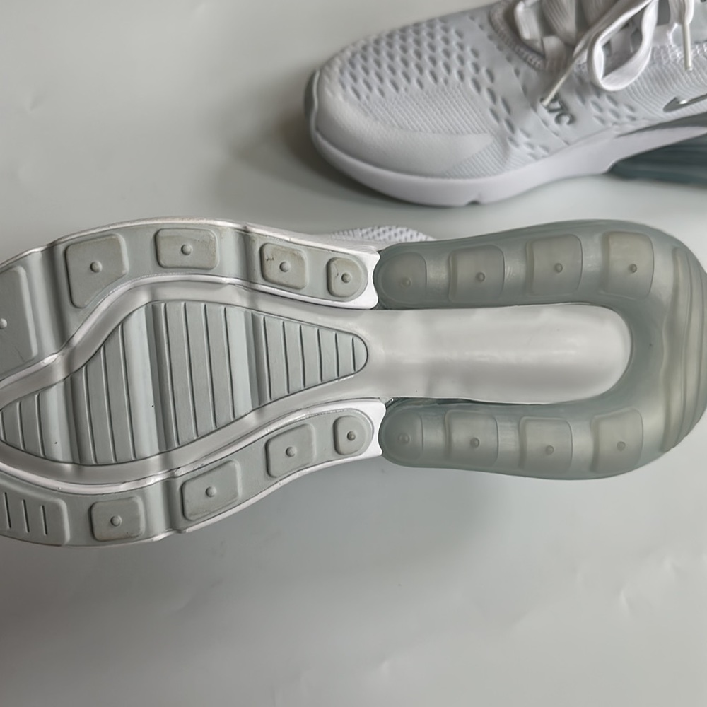 Nike Air Max 270 - Picture 8 of 12
